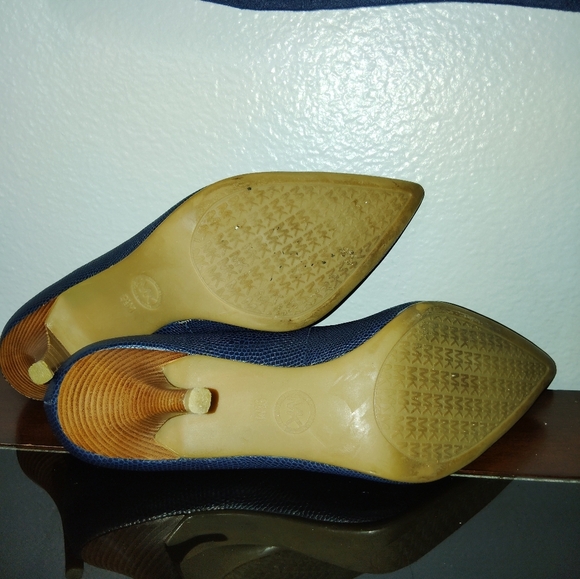 Michael Kors Navy Blue Heels - Picture 16 of 16
